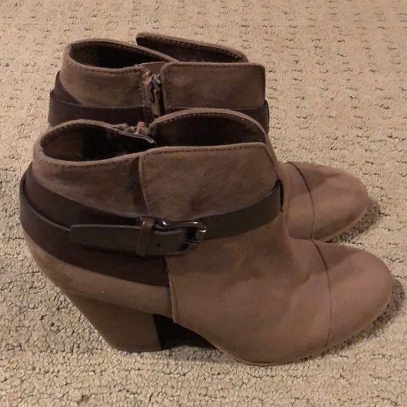 Women’s Brown Carlos Booties size 7.5 - Picture 2 of 7